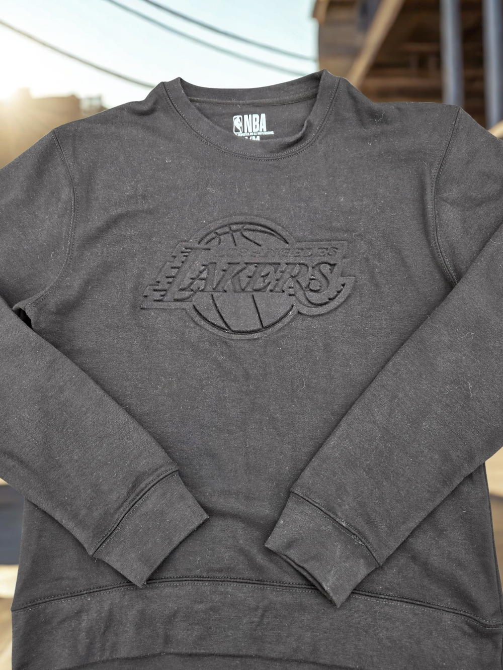 Los Angeles Lakers Embossed Crewneck Sweatshirt - Black